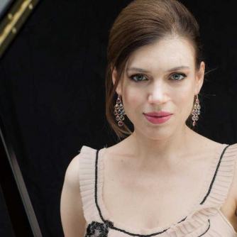 Olga Stezhko – piano