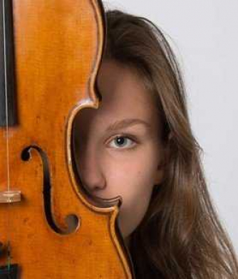 Alinka Rowe – viola