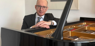 Louis Demetrius Alvanis plays Beethoven