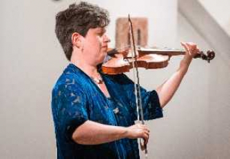 Kati Debretzeni - baroque violin