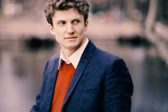 Zoltán Fejérvári (piano)