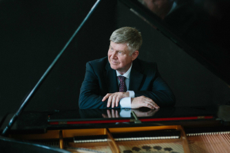 Ian Hobson - piano. Photo Credit: Tatiana Daubek