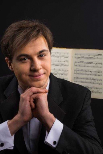 Dmitry Kalashnikov – piano