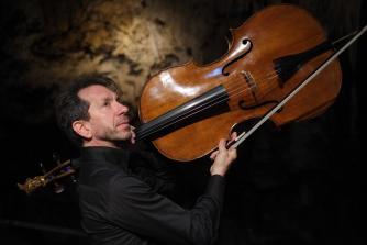 Robert Cohen, Downing Series Concert. Photo by Hugues Argence
