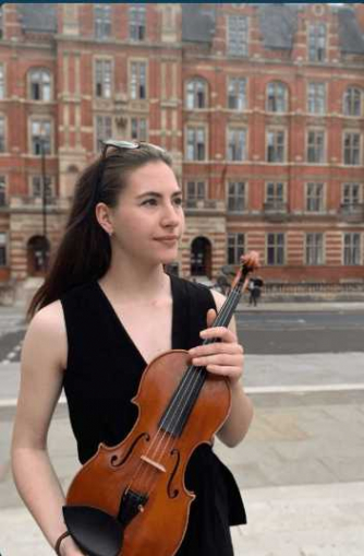 Viviane Plekhotkine – violin