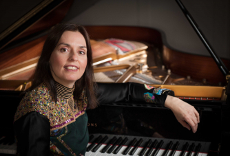 Clélia Iruzun piano