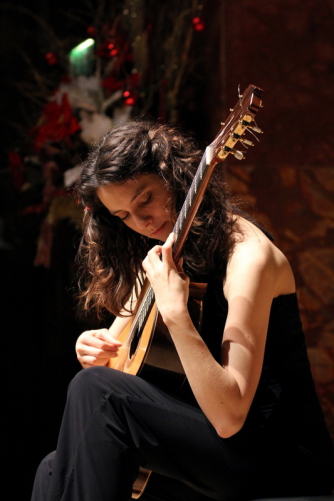 Laura Snowden: Classical Guitar