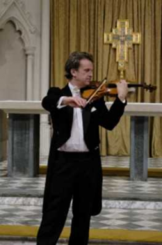 Dominic Moore – violin
