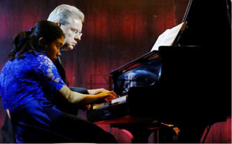 Nigel Clayton and Imma Setiadi - piano 4 hands