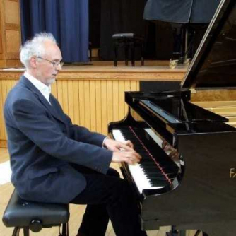 Julian Broughton – Piano