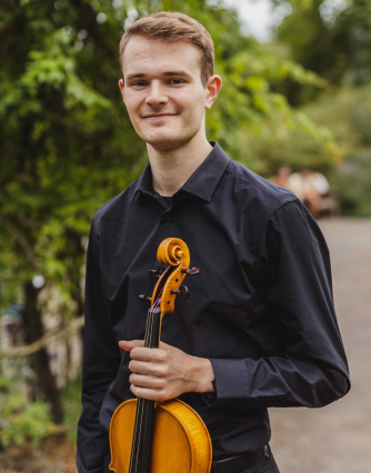 Toby Warr – viola