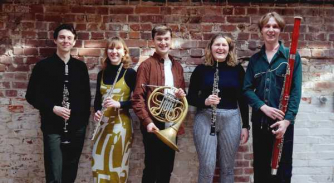 A photo of the wind quintet Ensemble Renard