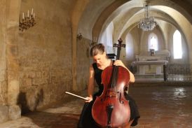 Anna Brikciusova - cello